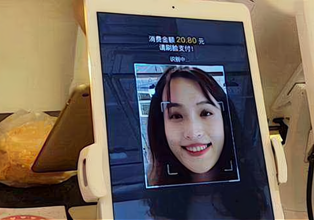吵起来了！校内推行刷脸支付被投诉_银行可以申请办理刷卡机吗(图2)